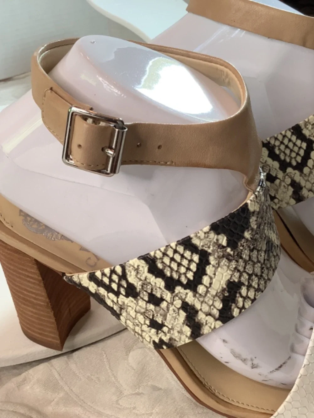 EUC Vince Camuto Warma sandal sz.8.5 snake print peep toe heel